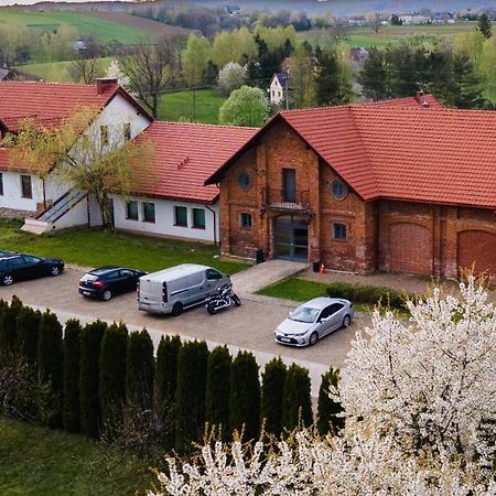 Dwor Kombornia - Folwark Exterior foto