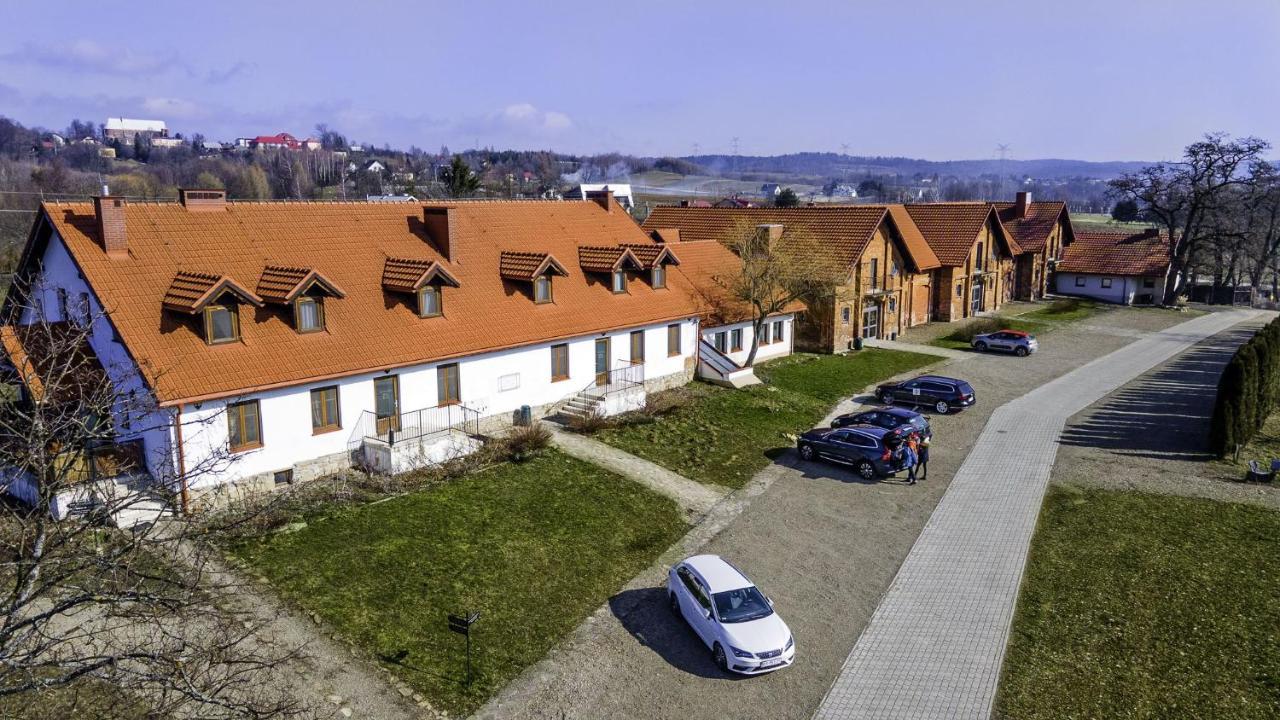 Dwor Kombornia - Folwark Exterior foto