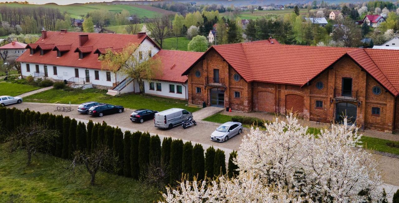 Dwor Kombornia - Folwark Exterior foto